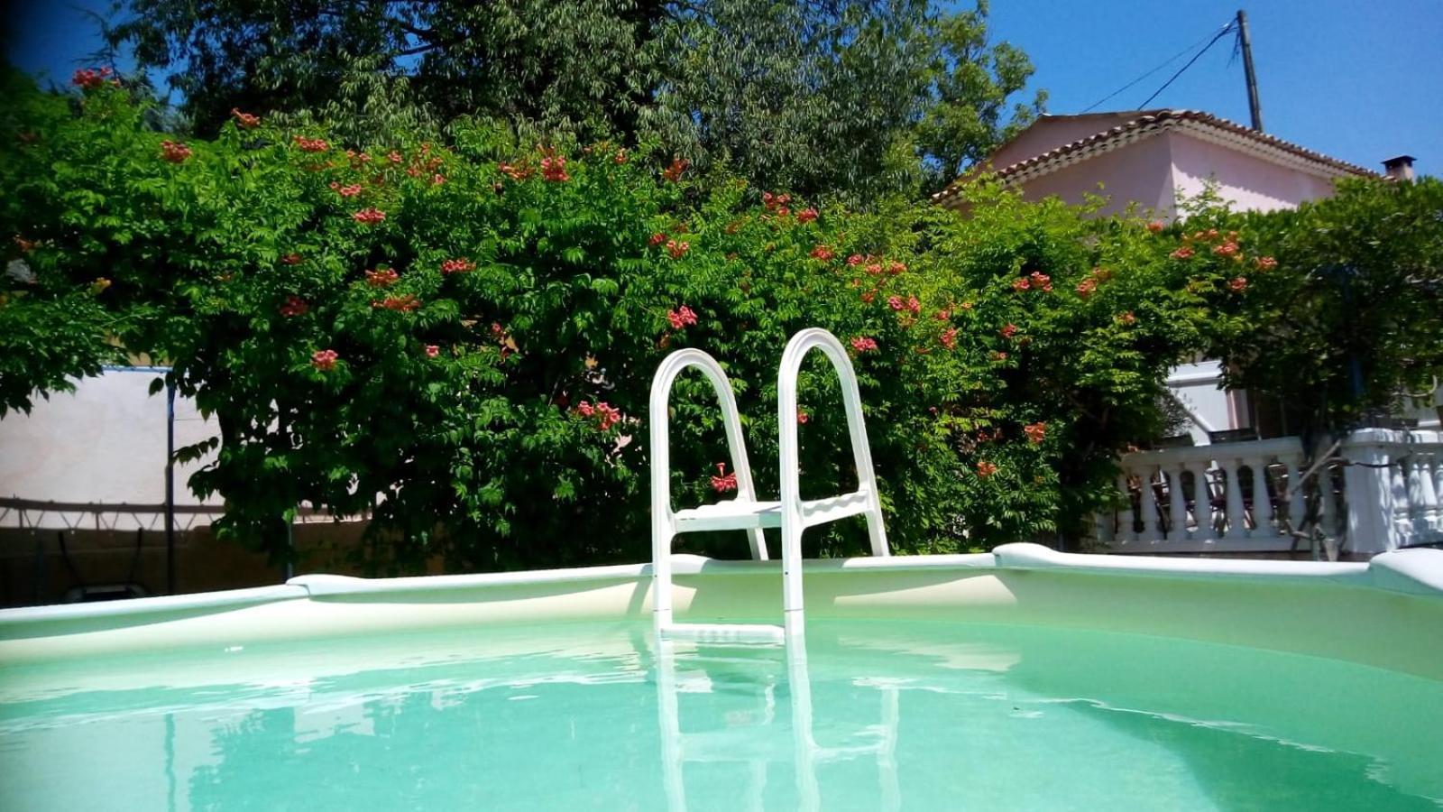Au Nid De Mes Anges Bed and Breakfast Entrecasteaux Exteriör bild